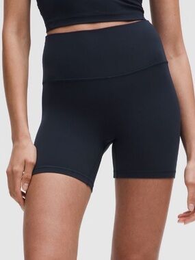 Lululemon Align No Line High-Rise
Short 6" True Navy